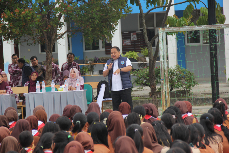 Sosialisasi Bahaya Narkoba di SMPN 45 Pekanbaru, Kombes Wawan Buka Dialog Interaktif dan Deklarasi Bersama Ratusan Siswa