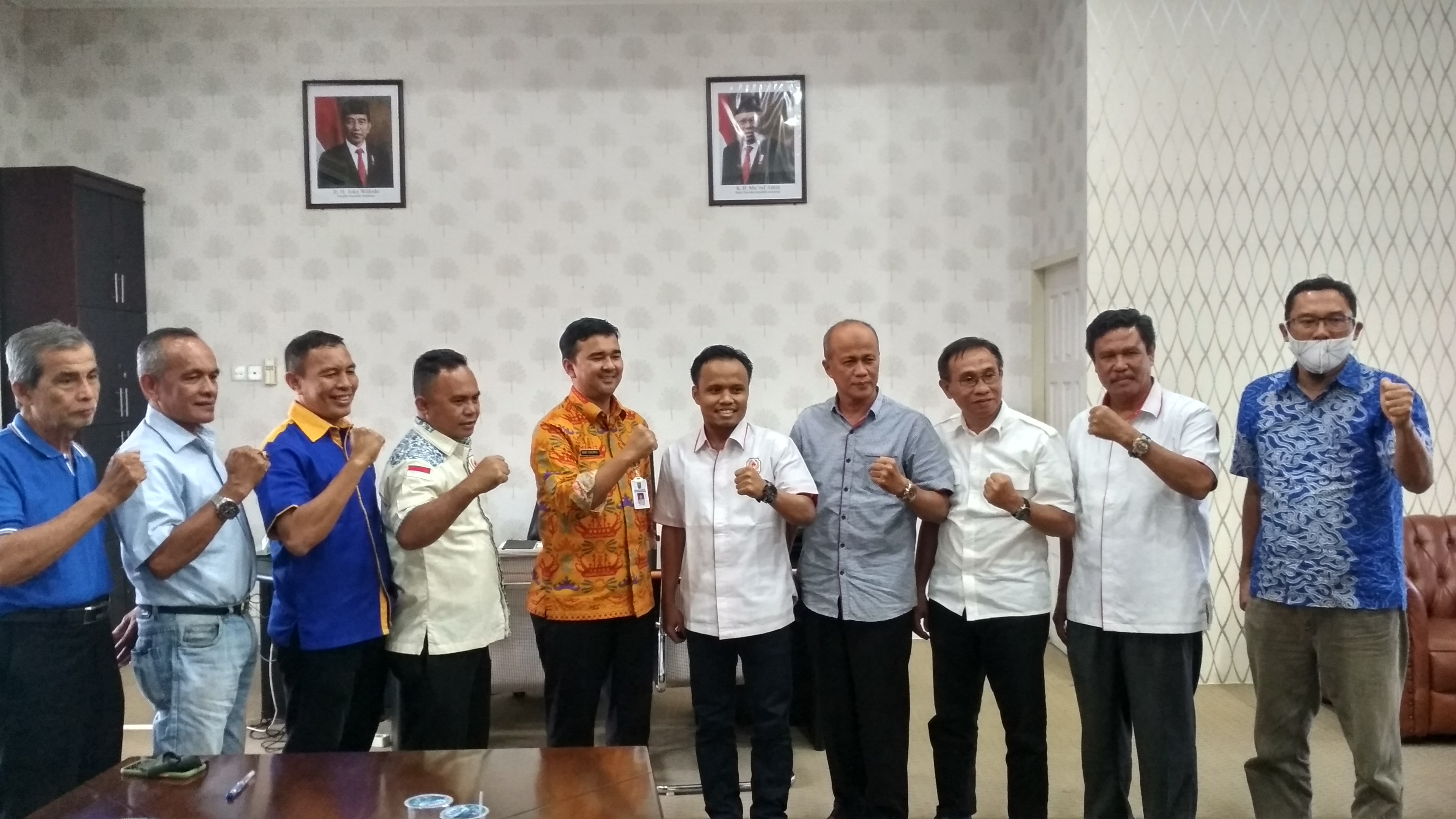 Silaturrahmi dengan Kadispora Riau, KONI Pekanbaru Dukung Pembinaan dan Penggunaan Venue Eks PON