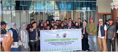 Kakanwil Kemenag Riau Lepas Kontingen OMI Riau ke Nasional