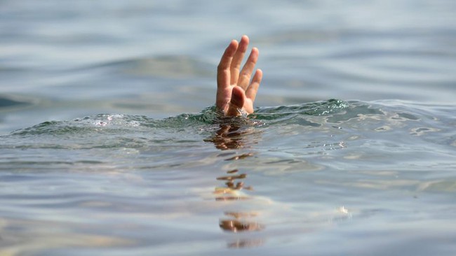 Bocah yang Tenggelam di Sungai Plumpang Belum Ditemukan