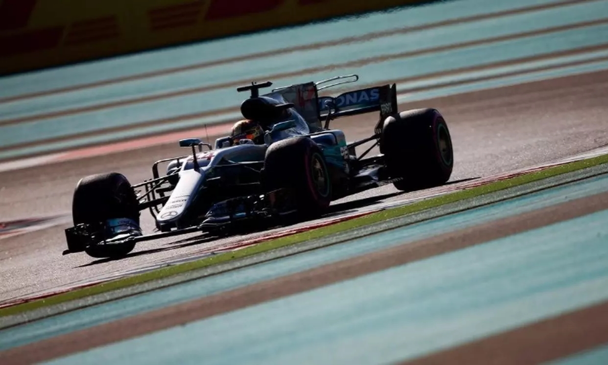Lewis Hamilton Juarai F1 GP Azerbaijan