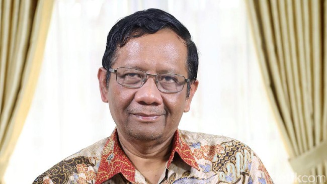 Mahfud MD Berpeluang Jadi Cawapres Versi SMRC