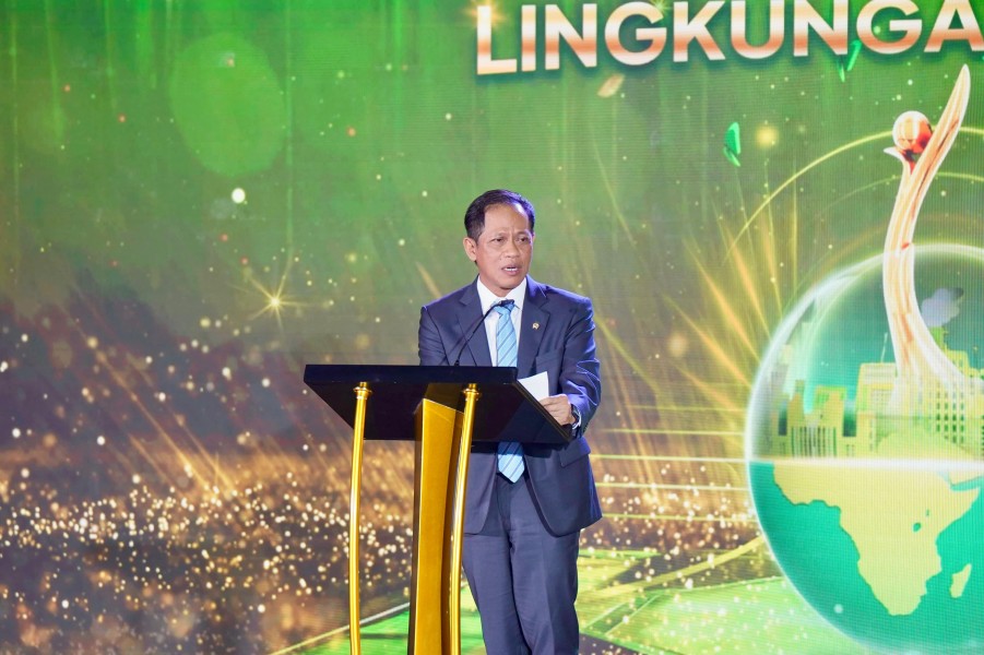Dirut PLN Darmawan Prasodjo Raih Penghargaan Green Leadership, PLN Borong 11 PROPER Emas KLH 2025