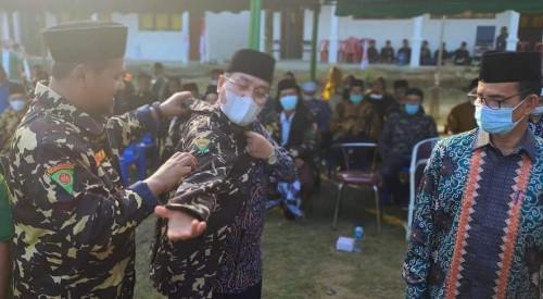 Komit Bangun Moderasi Beragama Kakanwil Kemenag Riau Terima Jaket Kehormatan Banser