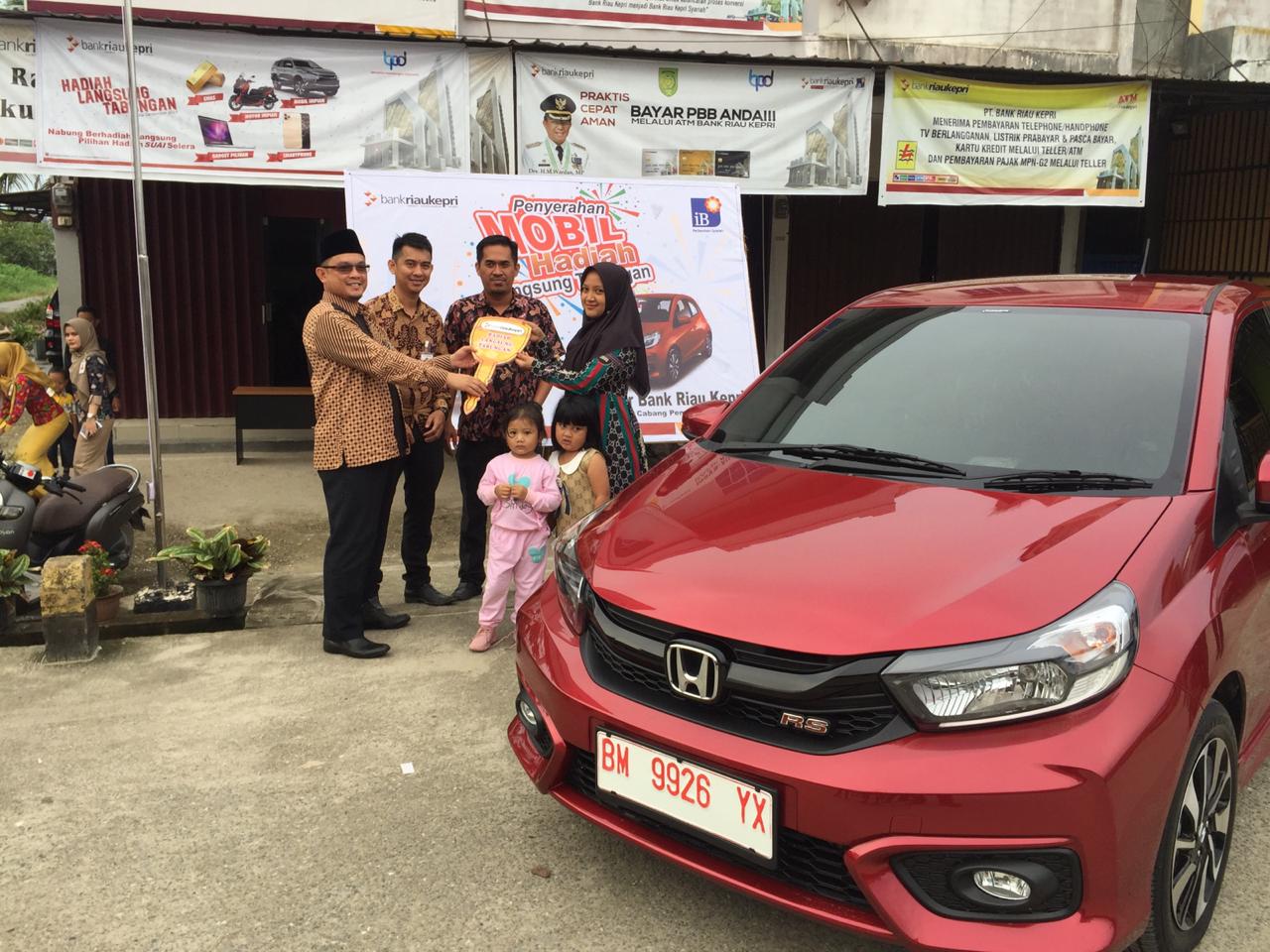 Hadiah Mobil  dari Bank Riau Kepri Capem Kotabaru  Diterima Rosnah