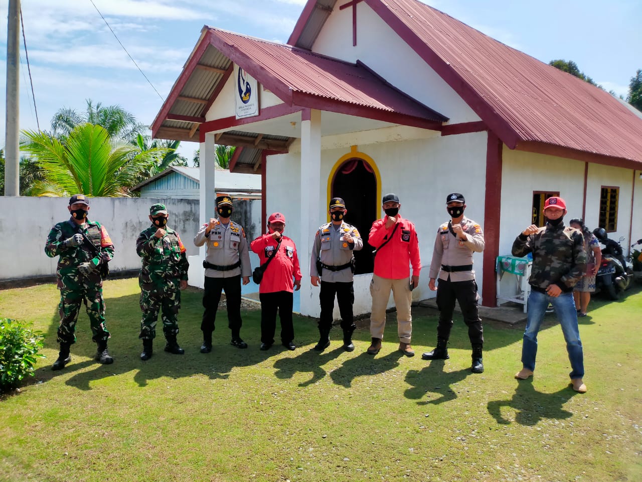 Polsek Ukui Bersama TNI dan Ormas Lakukan Pengamanan di Setiap