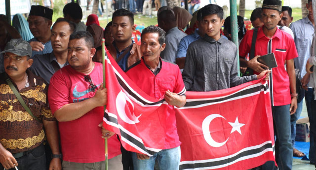 Perayaan HUT ke-42 GAM Diwarnai Pengibaran Bendera Bulan Bintang