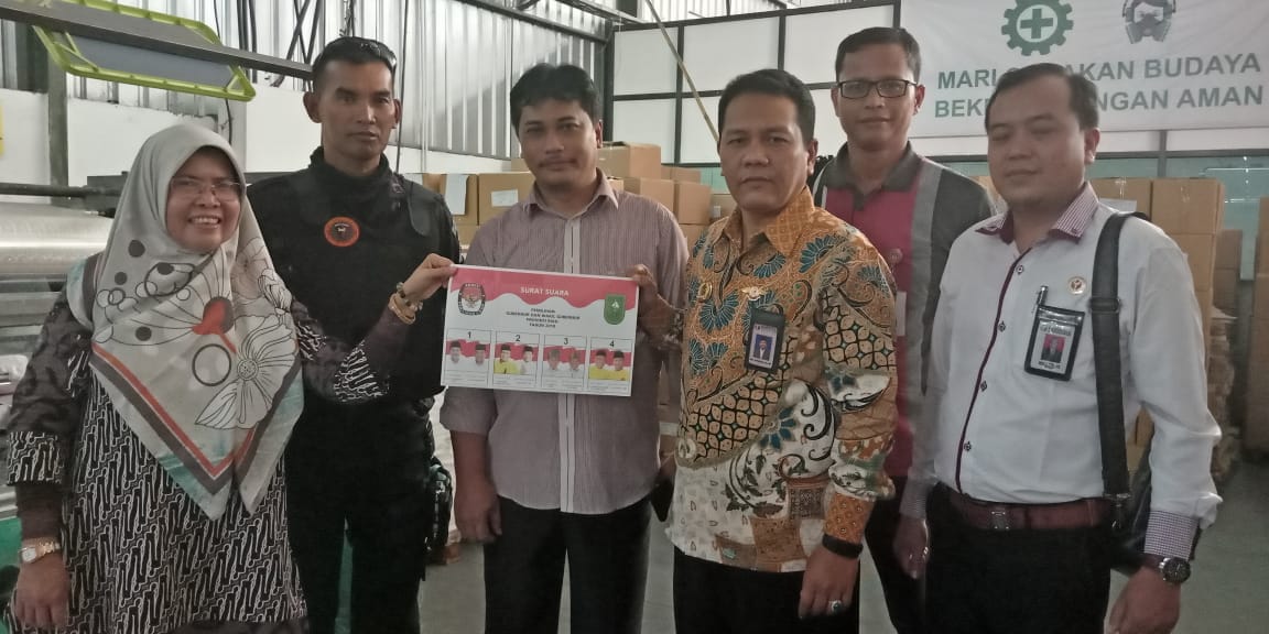 Bawaslu Riau Tinjau Pencetakan Surat Suara Pilgub Riau di Malang