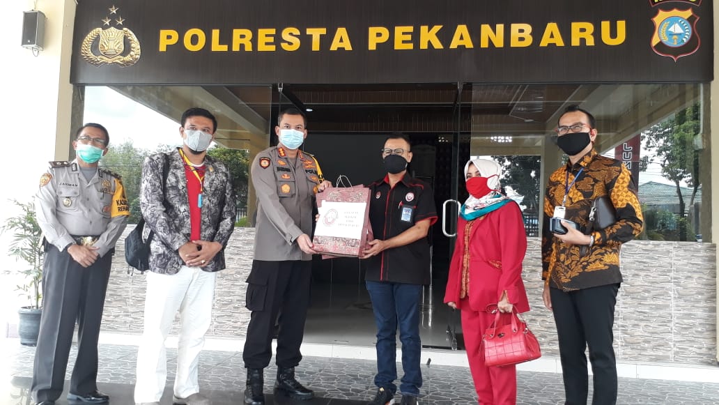 DPD KAI Riau Serahkan 850 Masker Untuk Polresta Pekanbaru
