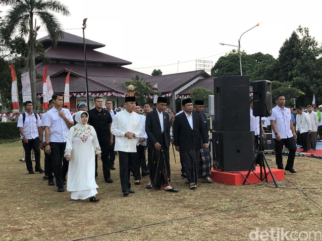 Jokowi Tiba di Lapangan Tegar Beriman, Bersiap Salat Idul Adha