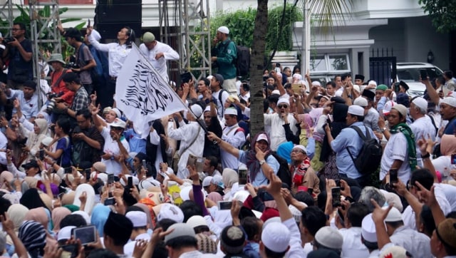 Pendukung Padati Kediaman Prabowo, Hadiri Sujud Syukur Kemenangan
