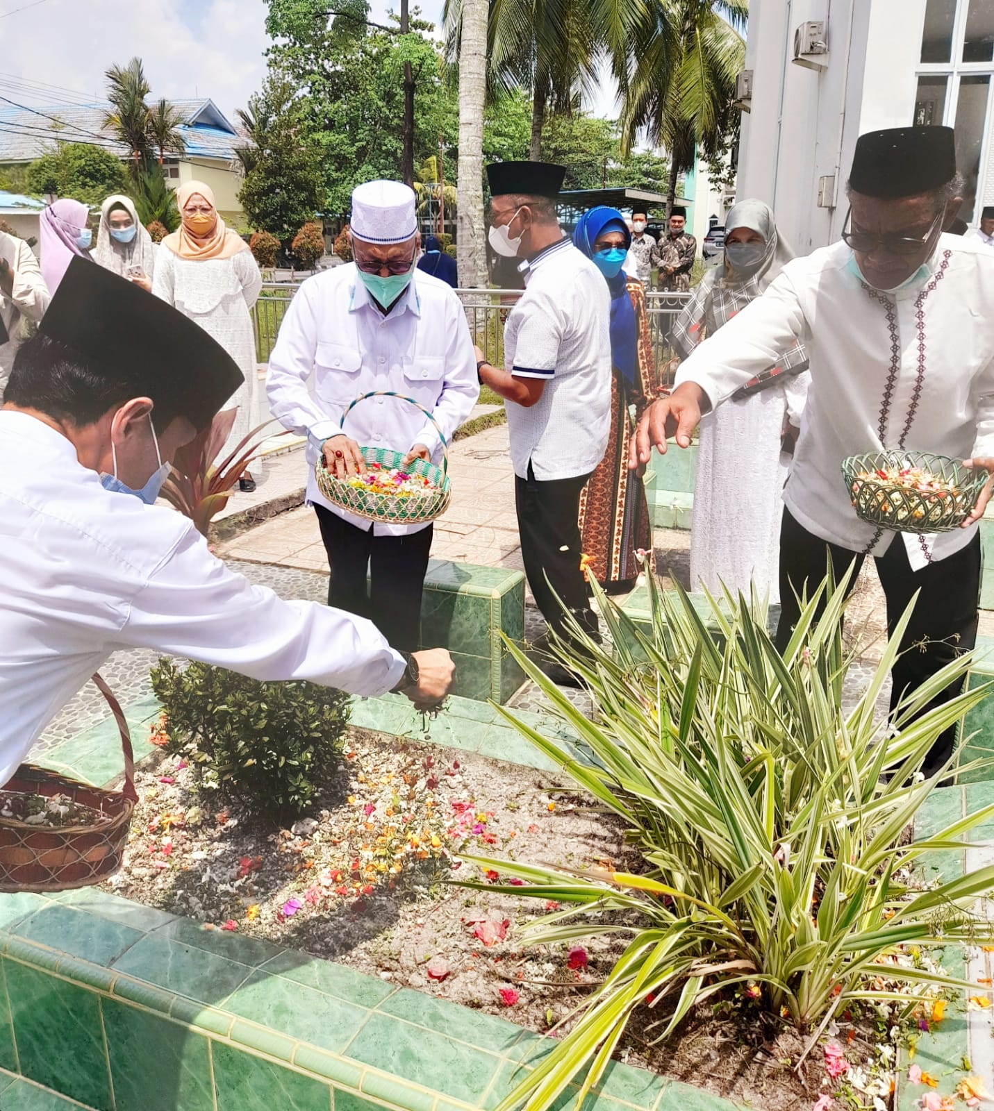 Milad ke 65 YLPI Riau Diakhiri dengan Tabur Bunga, Ketum YLPI: Jangan Lupakan Jasa Para Pendiri YLPI.