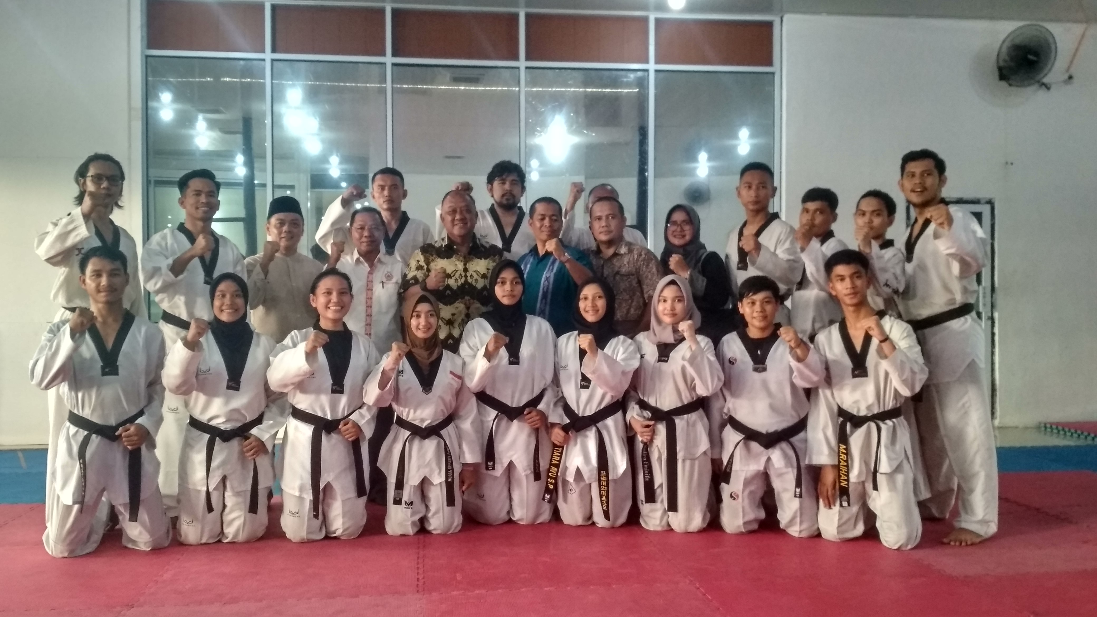 Tinjau Latihan Atlet Taekwondo Riau, Ketum KONI Pusat: Tugas Atlet Siapkan Keringat