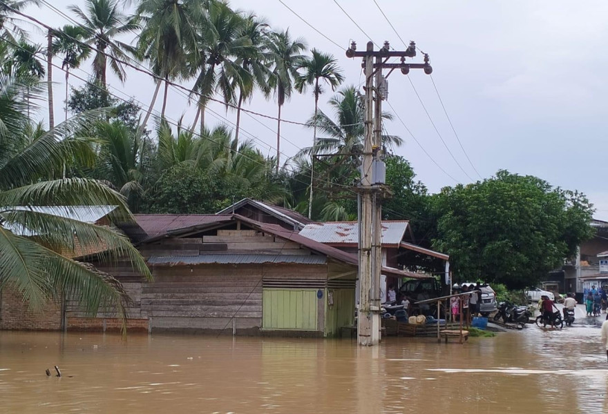 PLN Siagakan Petugas Amankan Pasokan Listrik saat Cuaca Ekstrem di Riau