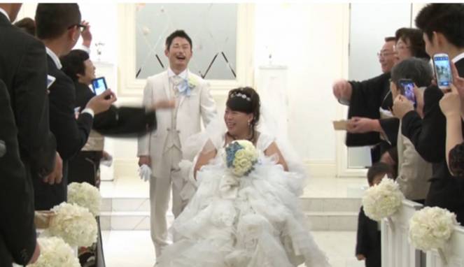 Pria Jepang Menunggu 8 Tahun untuk Nikahi Tunangannya