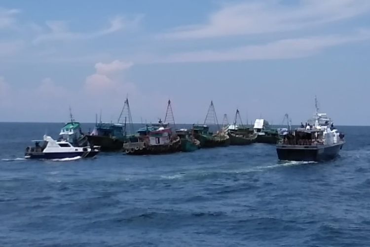 Menteri Susi Tenggelamkan 13 Kapal Nelayan Berbendera Vietnam