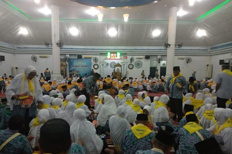 Pesawat Garuda Bermasalah, Ribuan Calon Jemaah Haji di Asrama Sudiang Makassar Terlantar