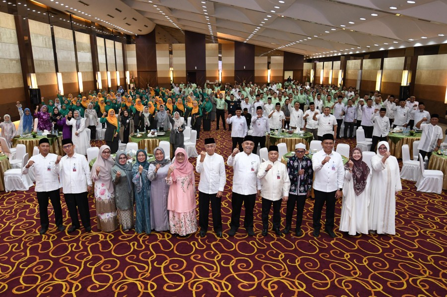 HUT ke-59 BRK Syariah, Ustad Ucay Batubara Ingatkan Pegawai Terus Kembangkan Teknologi dan Seni Dalam Promosi Bank   
