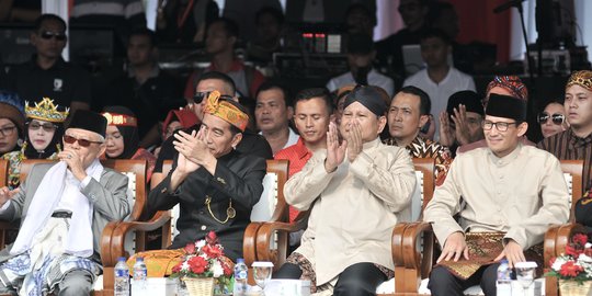 LSI Denny JA: Jokowi-Ma'ruf Ungguli Prabowo-Sandi di Semua Pulau Indonesia