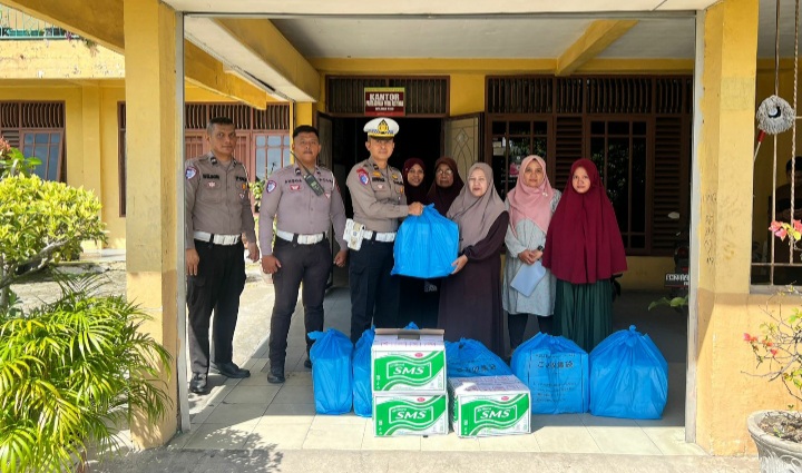Jelang Nataru, Ditlantas Polda Riau Tebar Kepedulian Lewat Program Jum’at Berkah