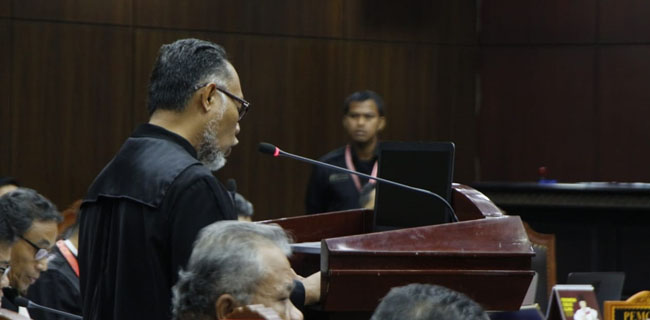 Mahfud: Tim Hukum Prabowo-Sandi Cerdik