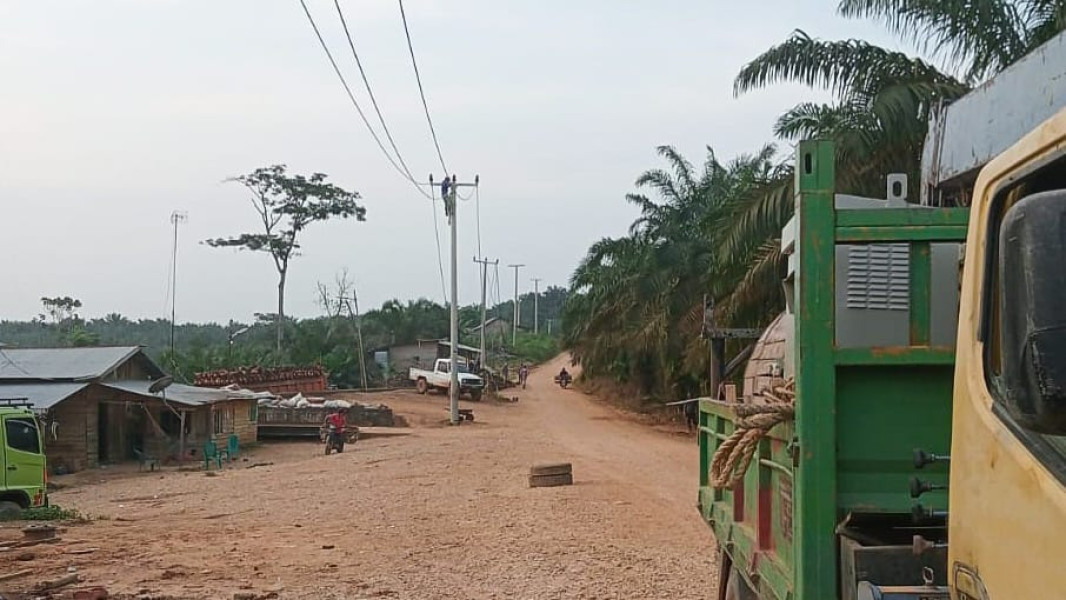 Negara Hadir, 273 KK Warga Dusun Terpencil di Indragiri Hulu Riau Kini Nikmati Listrik PLN 24 Jam