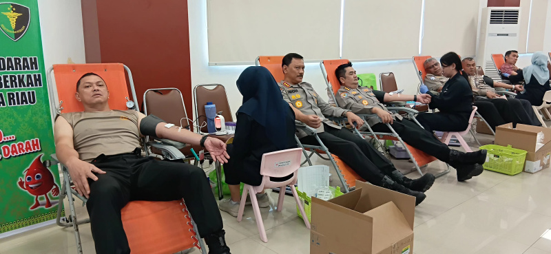 Jumat Berkah, Polda Riau Gelar Donor Darah untuk Memberikan Manfaat Nyata bagi Sesama