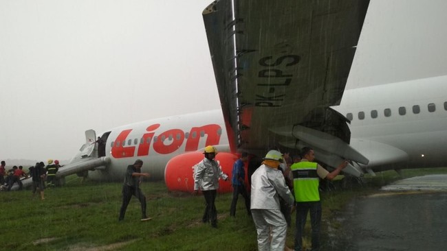 Pesawat Lion Air Tergelincir, Runway Bandara Supadio Masih Ditutup