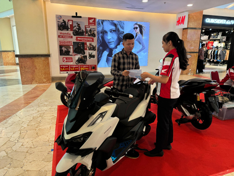 Capella Honda Tampilkan Motor Matic Honda di Mall SKA