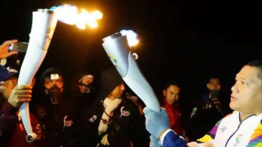 Api Obor Asian Games Akhirnya Tiba di Danau Toba