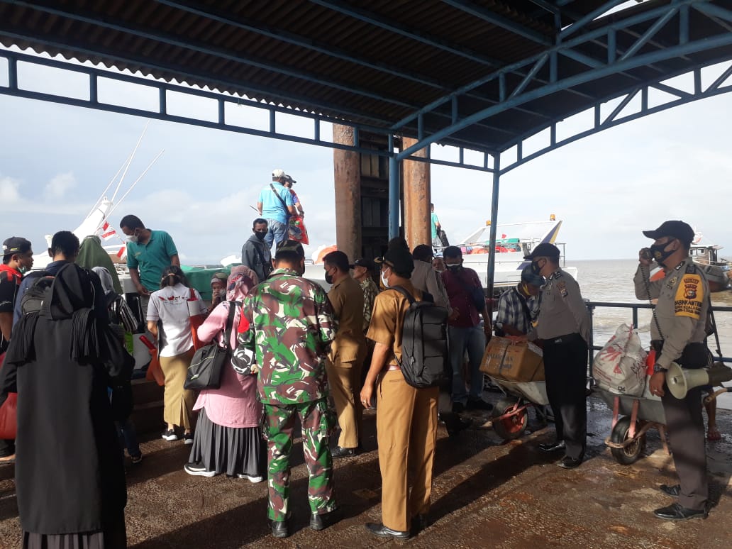 Cegah Kerumunan, Polsek Kuala Kampar Tingkatkan Penerapan Prokes di Pelabuhan