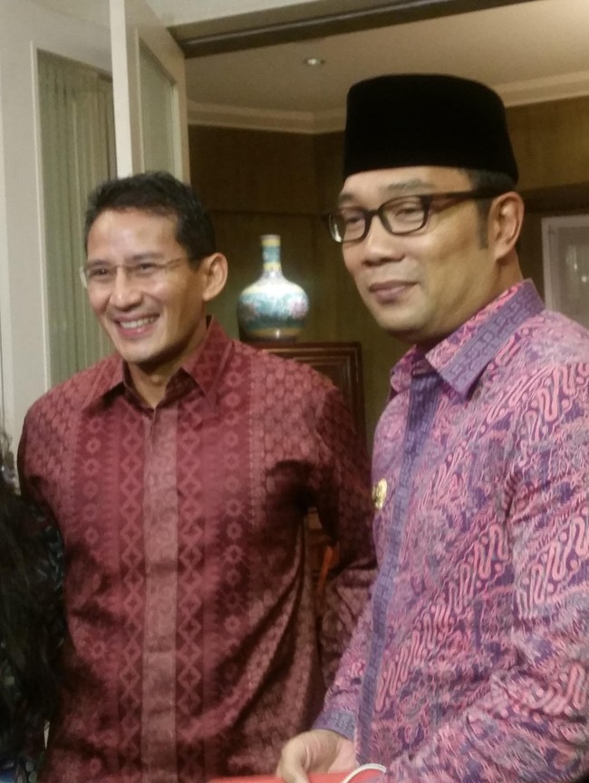 Saling Sindir Sahabat: Ridwan Kamil vs Sandiaga Uno