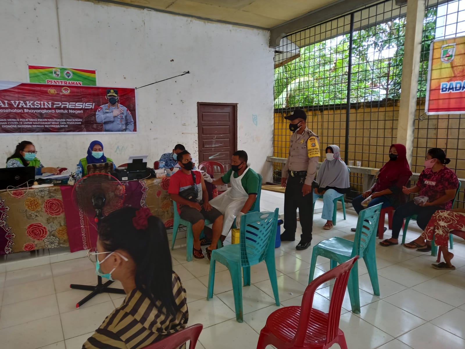 Percepatan Vaksinasi Covid-19, Polsubsektor Pelalawan dan TNI Monitor Vaksinasi di Desa Telayap