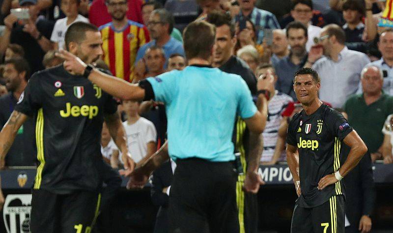 Allegri Kecewa Wasit Tak Gunakan VAR saat Beri Ronaldo Kartu Merah