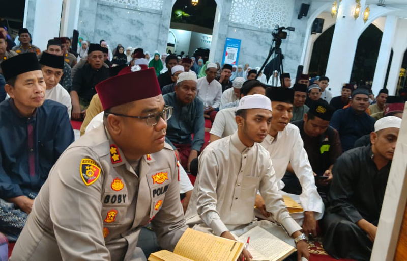 Kapolres Kampar Jalin Silaturahmi dengan UAS dan Masyarakat Lewat Kajian Subuh