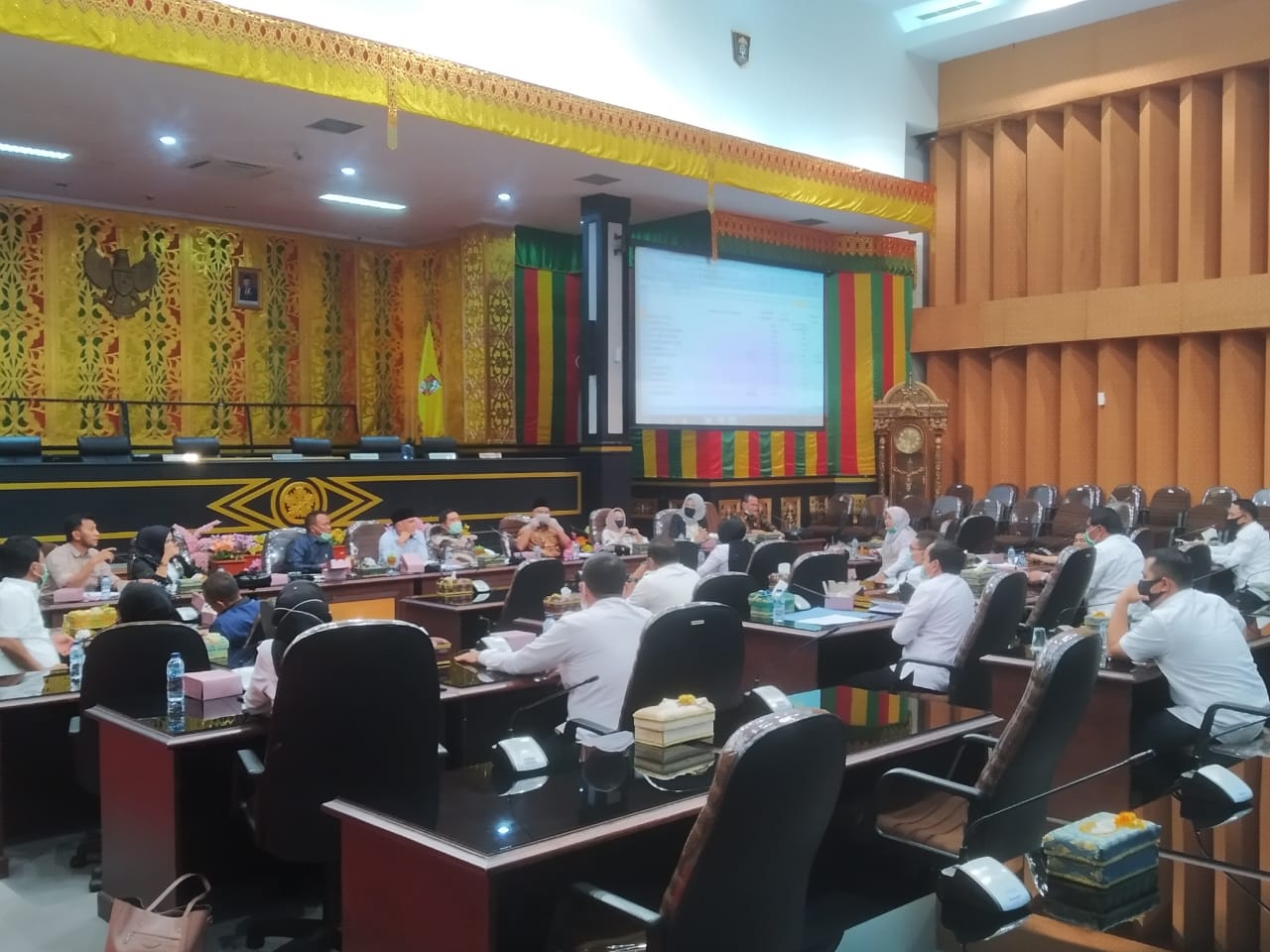 Komisi 1 Kumpulkan Camat se Kota Pekanbaru, Pastikan Bansos Penanganan Covid 19 Sampai ke Masyarakat 