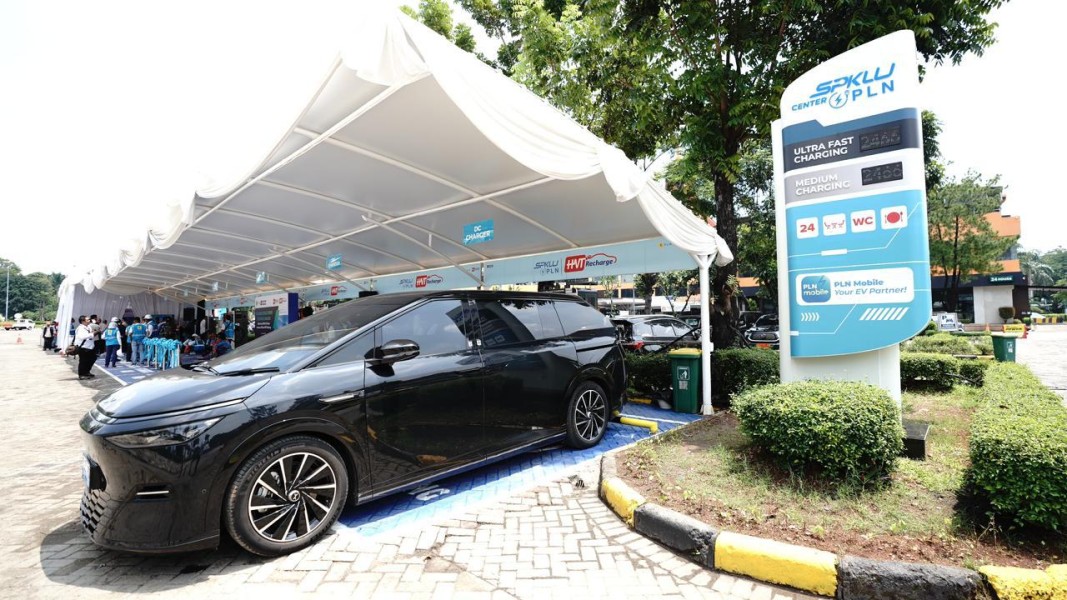 Perkuat Ekosistem Kendaraan Listrik, PLN Resmikan 2 SPKLU Center Pertama di Jakarta