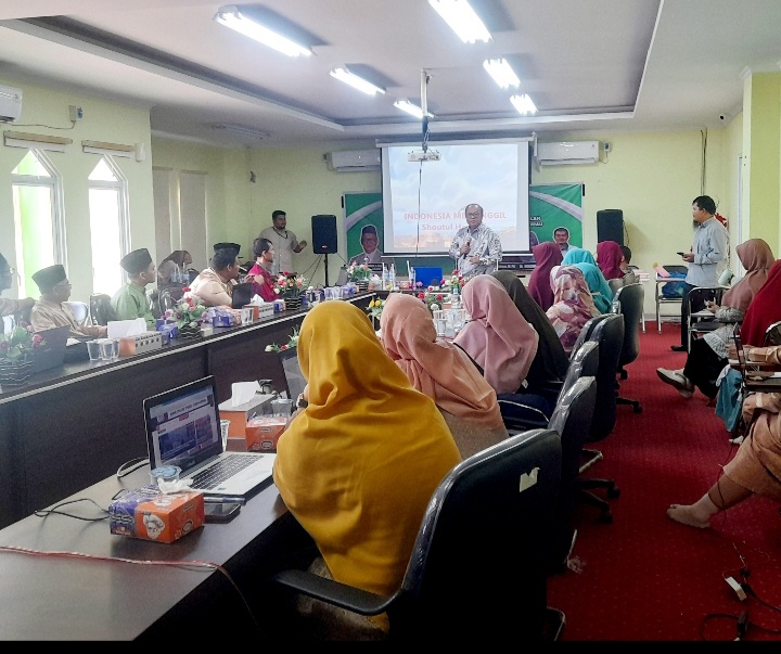 Agus Rohiman Berikan Penguatan Kompetensi pada Kepala Sekolah dan Guru YLPI Riau