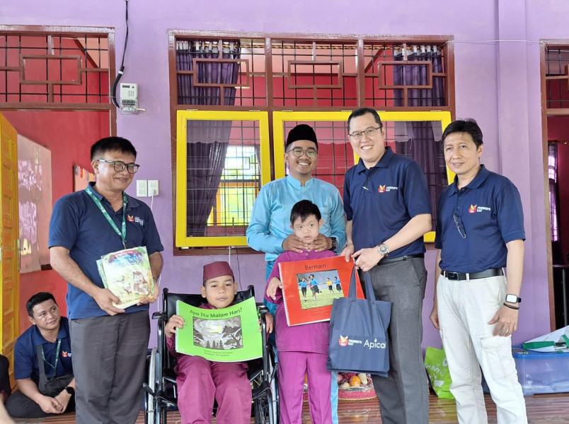 Sambut RGE's Founder Day, Apical Lakukan Bakti Sosial Bantu Sekolah di Dumai
