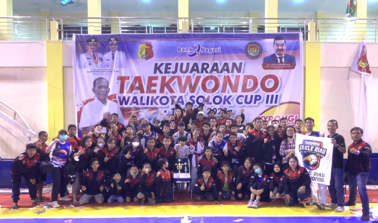 Ikuti Walikota Cup III Solok, Taekwondoin Eagle Riau Boyong 48 Medali