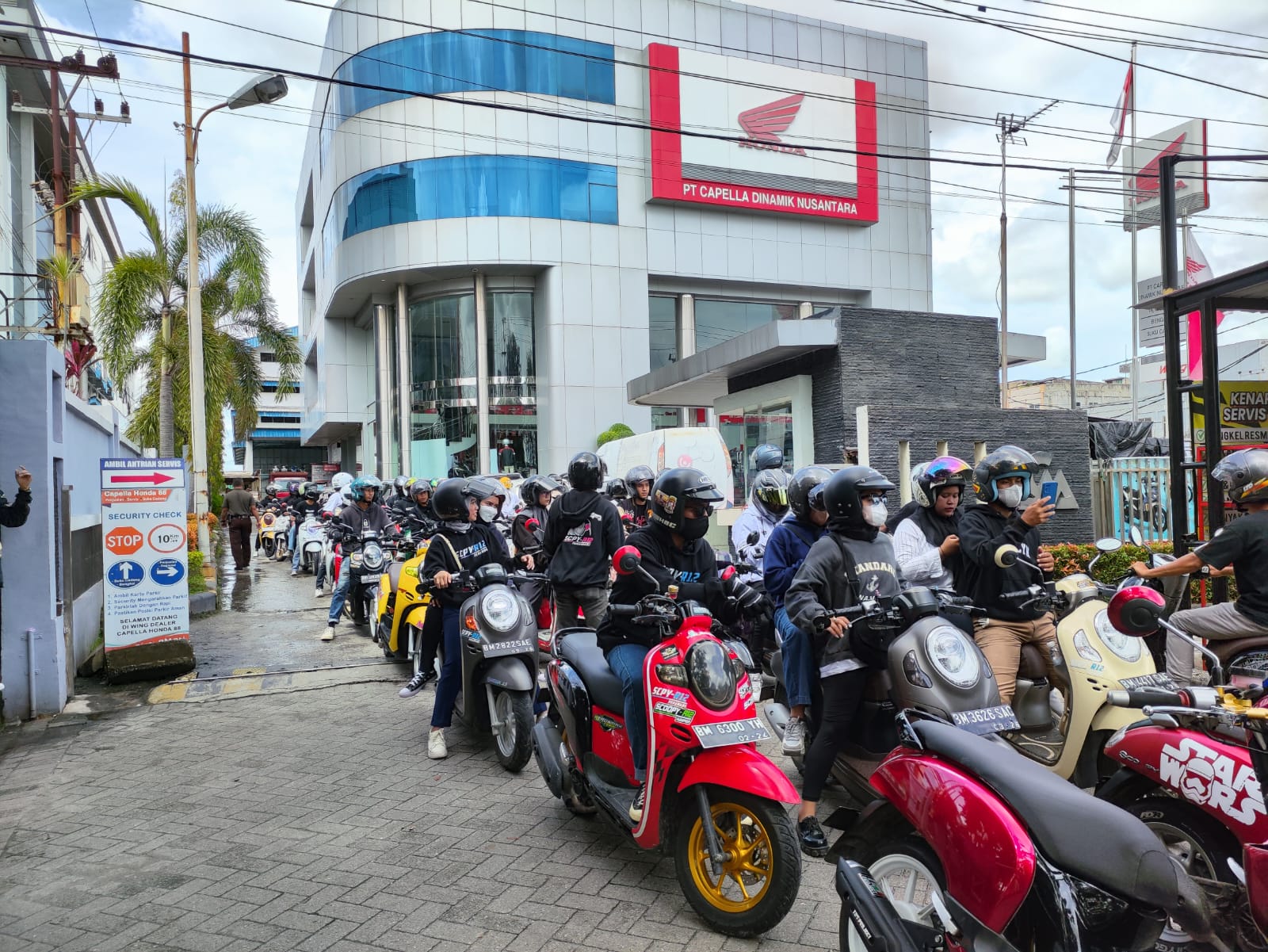 Ratusan Bikers Honda Scoopy Ramaikan Jalanan Pekanbaru