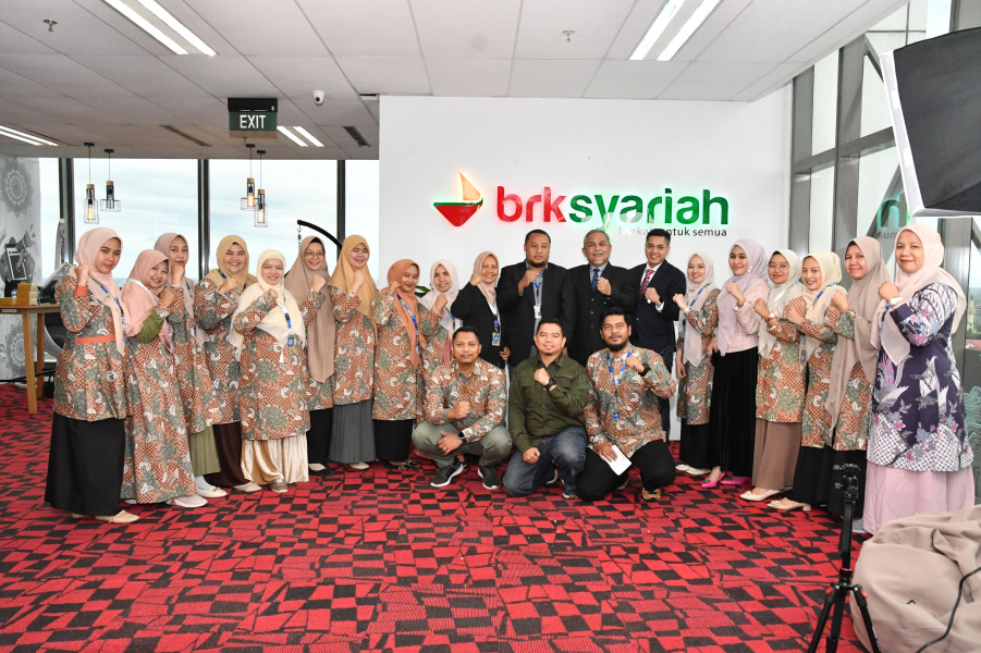 Bersama Dua Pakar Internasional, Direktur BRK Syariah Isi Seminar ICBISEA 2024 Umri