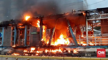 5 Titik Terbakar di Tengah Demo Omnibus Law Jakarta