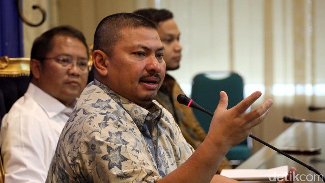Panas! Giliran PAN Sebut Sri Bintang Pamungkas Pecundang