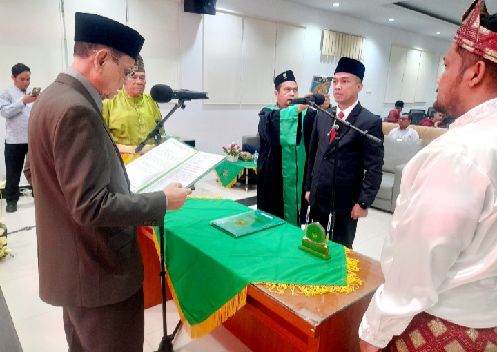 Dilantik Ketum YLPI Riau, Rektor UIR Assoc Prof Admiral Resmi Jabat Komisaris PT Uirausaha Investasa