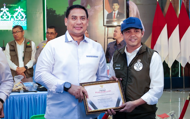 Ungkap Kasus Pembunuhan Gajah, Kombes Pol Hasyim Risahondua Terima Penghargaan Dari Menhut RI