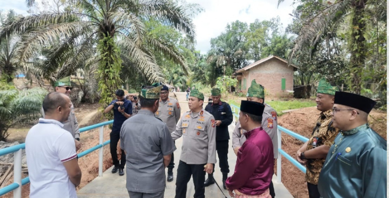 Kapolda Riau Kunjungi Pembangunan Jembatan Desa Lubuk Agung Kampar