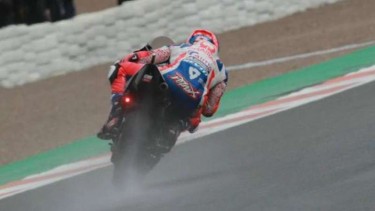 Rossi Terjatuh, Petrucci Jadi yang Tercepat di FP3 MotoGP Valencia