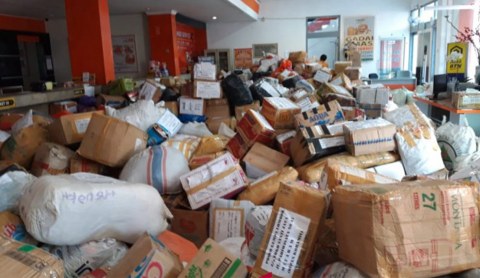 Minimnya Petugas Hambat Penyaluran Bantuan Gempa Lombok via Pos