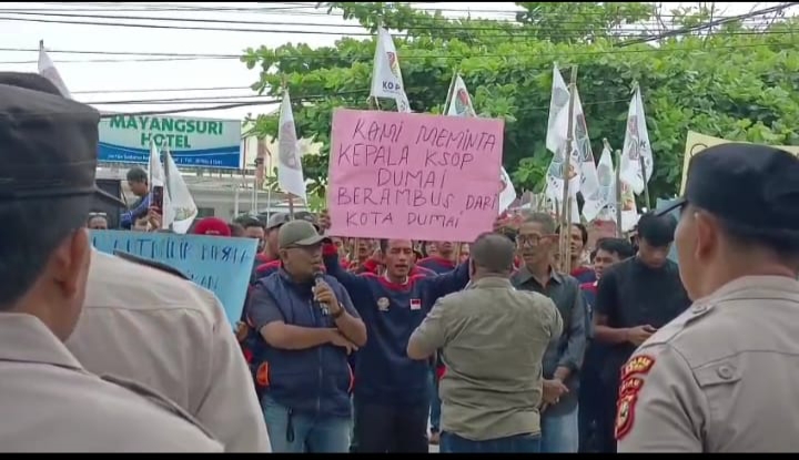 Tuntut Keadilan, Ratusan Masa TKBM Demo Kantor KSOP Dumai